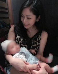 年輕的單親媽媽下海求助  菲菲 163.D+.27歲.48kg 尺度無極限 配合好可以口爆 目前小孩