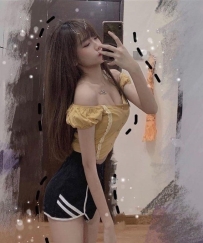 笑笑  ：163cm47kgDcup 24歲   每天都有運動，身材很瘦很好 標準的水蛇腰跟美長腿