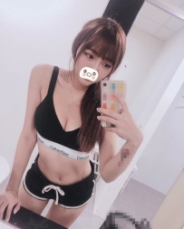佩雨 160.45.C.22歲  甜美型 皮膚白皙 淡淡的妝容 女友FU 美腿 很溫柔的女生 小穴又