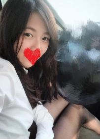 單親家庭長大 家裡不太好 早早就沒讀書了 目前是售車 業績不景氣 缺錢下海兼職一段時