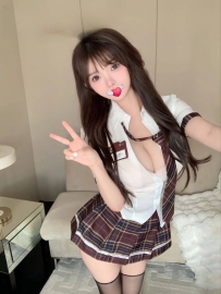 小玲：169/E/21歲 天然大奶柔軟 皮膚白皙 胸型漂亮 出水鮑魚會夾 無套吹喇叭表情淫