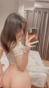 小柒   158 D 23  超商店員兼職，妹妹因為最近缺錢花用， 所以出來兼職，蜜桃臀女孩