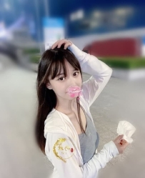 乖乖  160/C/45kg/20歲   甜甜的外型很有吸收力   鄰家小女孩 很乖巧  好配合