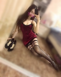 王的待遇 呻吟時的淫蕩聲 像在A片才會有的情節 在口交的時候吸吮的表情極騷讓你High到